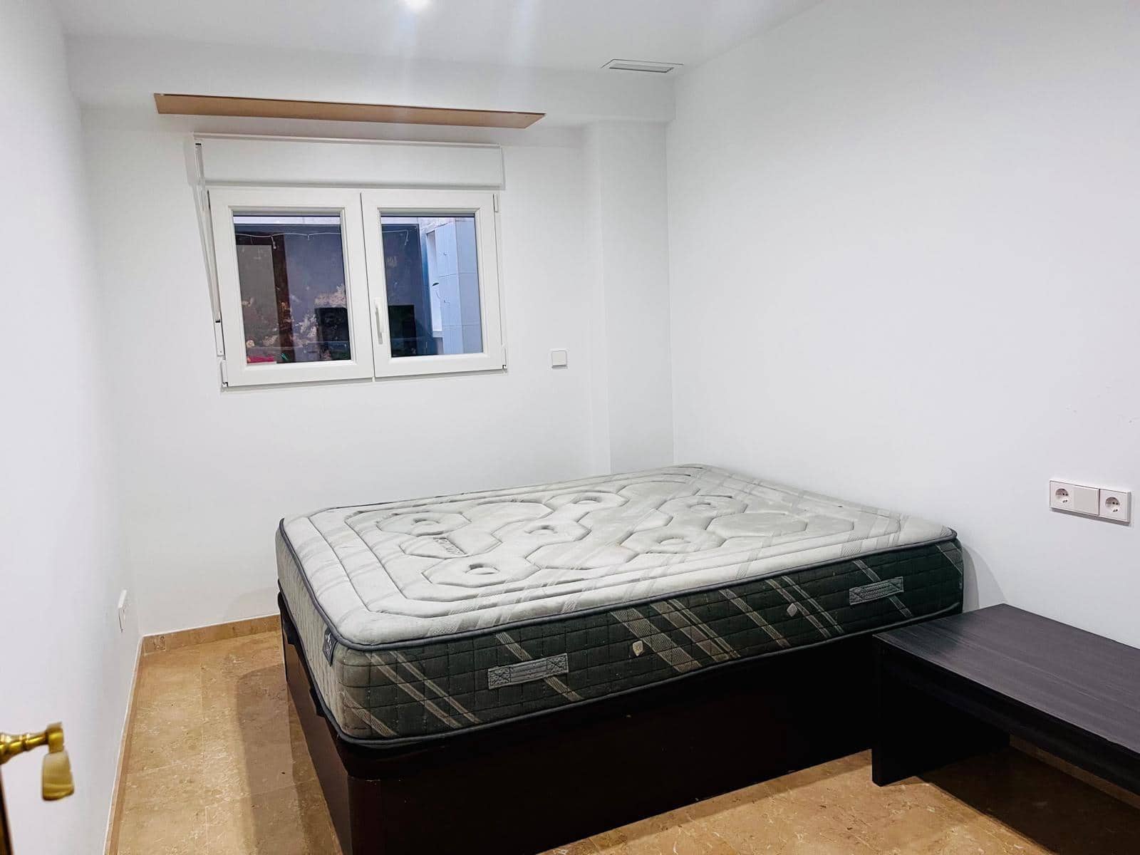 3 quarto Apartamento para arrendar em Elche / Elx - 900 € (Ref: 9785978)