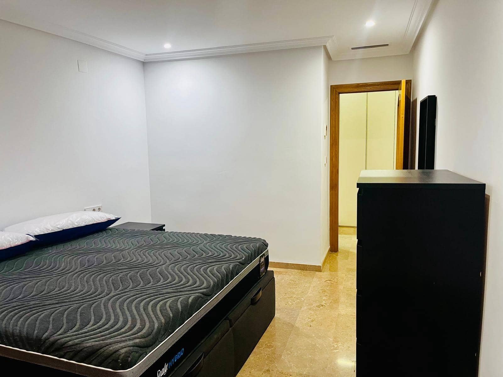 3 quarto Apartamento para arrendar em Elche / Elx - 900 € (Ref: 9785978)