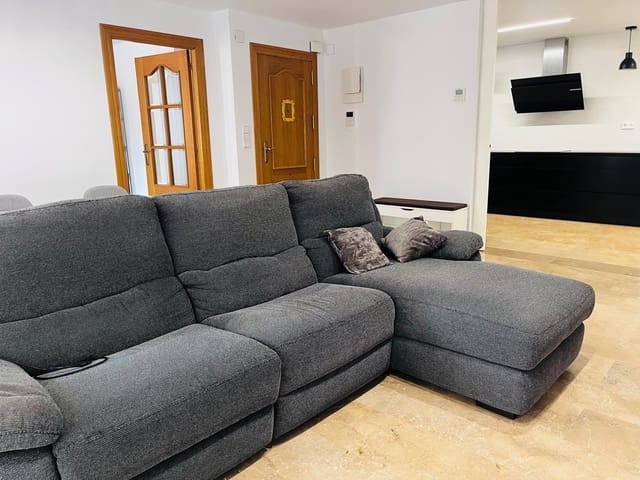 3 soveværelse Lejlighed til leje i Elche / Elx - € 900 (Ref: 9785978)