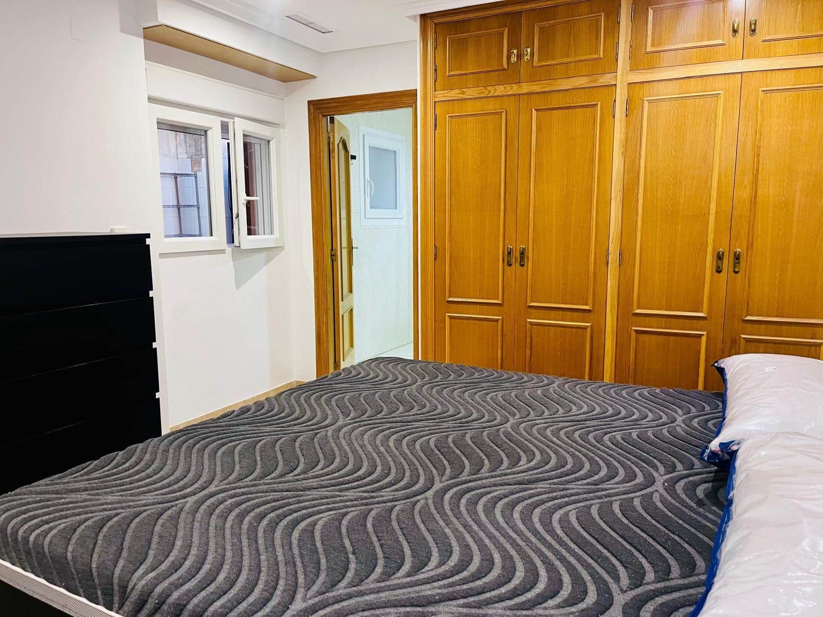 3 quarto Apartamento para arrendar em Elche / Elx - 900 € (Ref: 9785978)