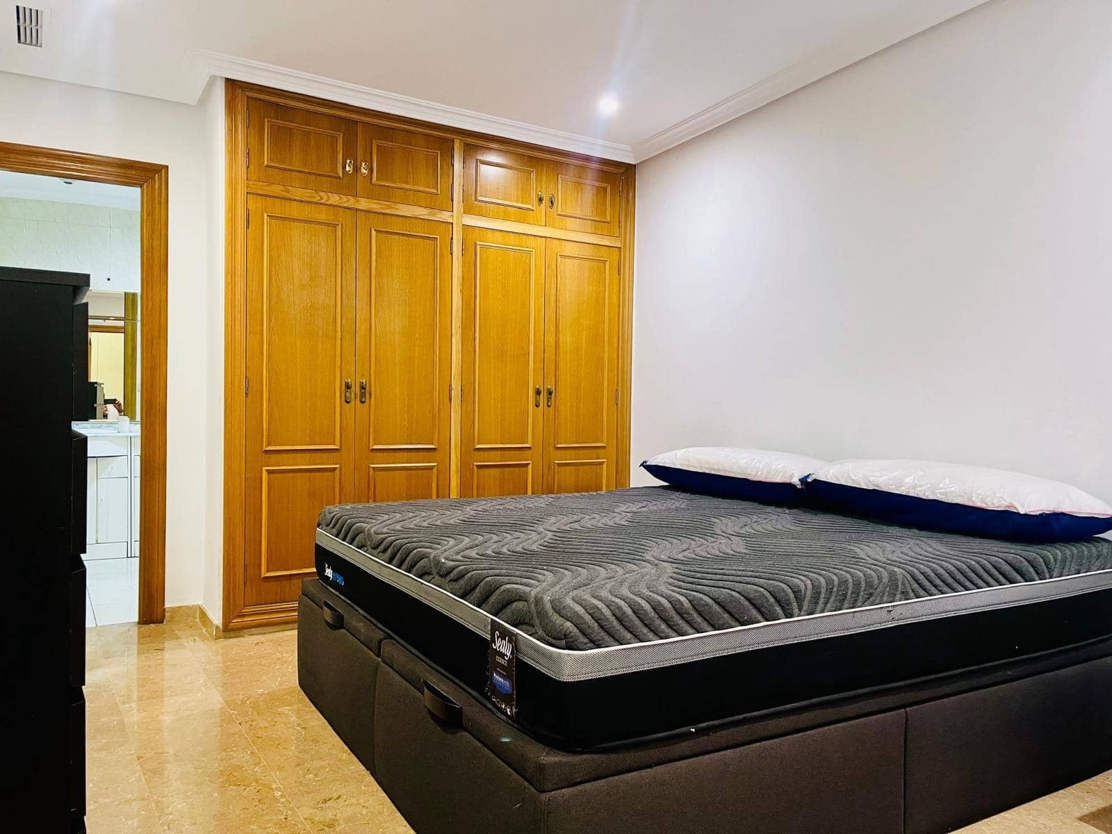 3 quarto Apartamento para arrendar em Elche / Elx - 900 € (Ref: 9785978)