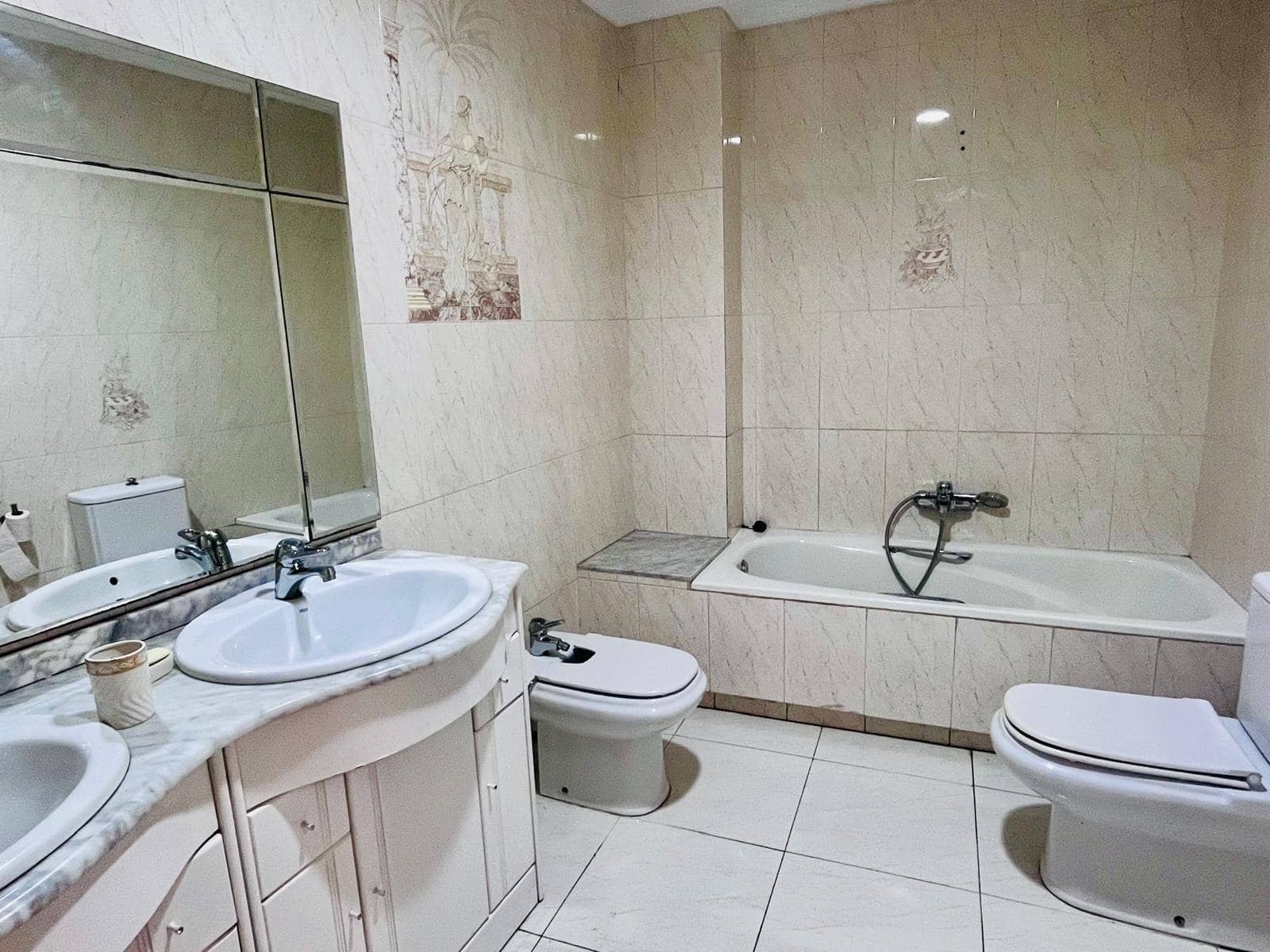 3 quarto Apartamento para arrendar em Elche / Elx - 900 € (Ref: 9785978)