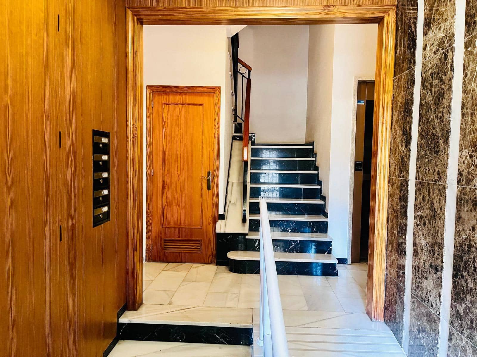 3 quarto Apartamento para arrendar em Elche / Elx - 900 € (Ref: 9785978)