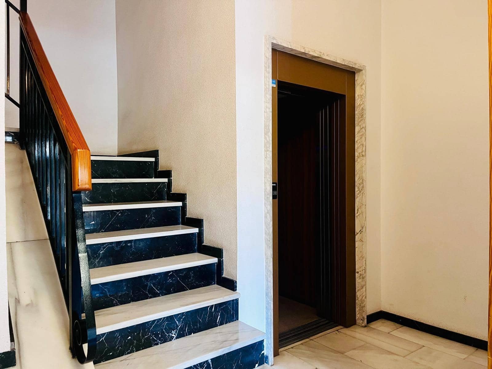 3 quarto Apartamento para arrendar em Elche / Elx - 900 € (Ref: 9785978)