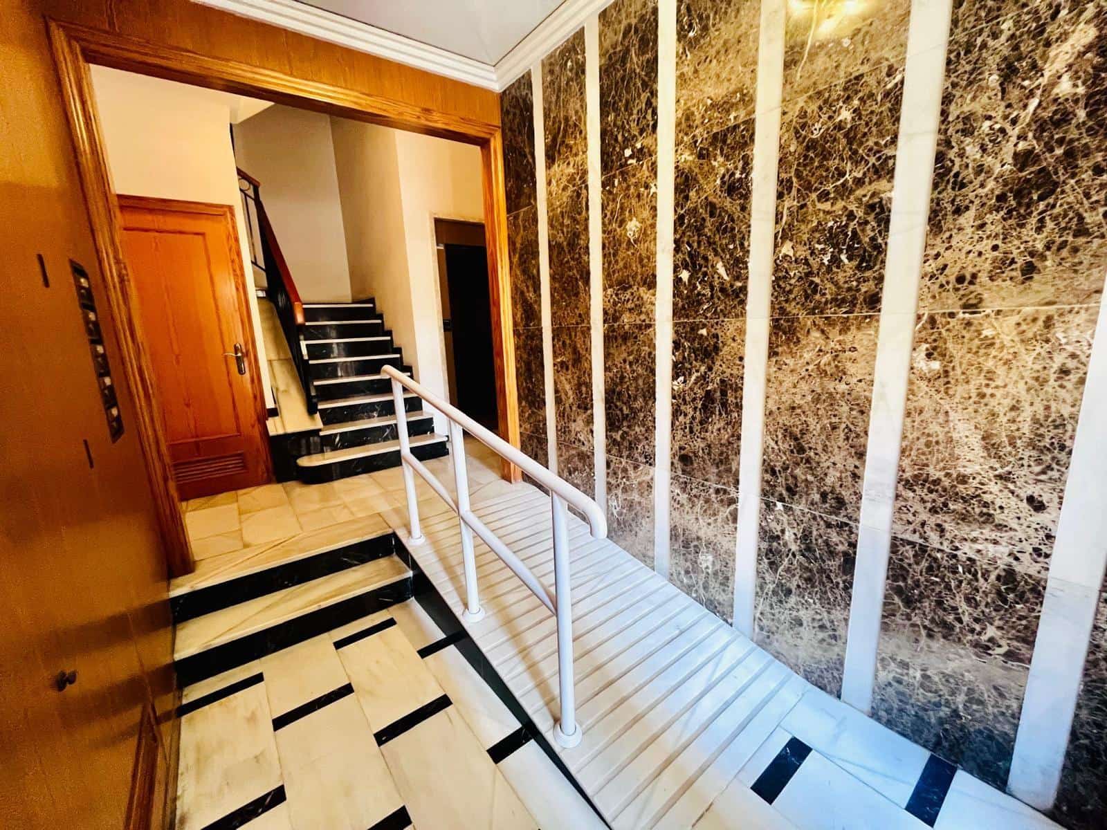 3 quarto Apartamento para arrendar em Elche / Elx - 900 € (Ref: 9785978)