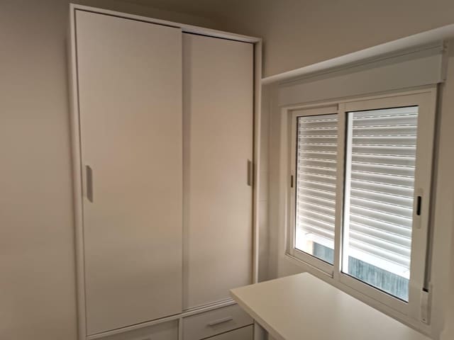 4 bedroom Flat for rent in Elche / Elx - € 400 (Ref: 9816009)
