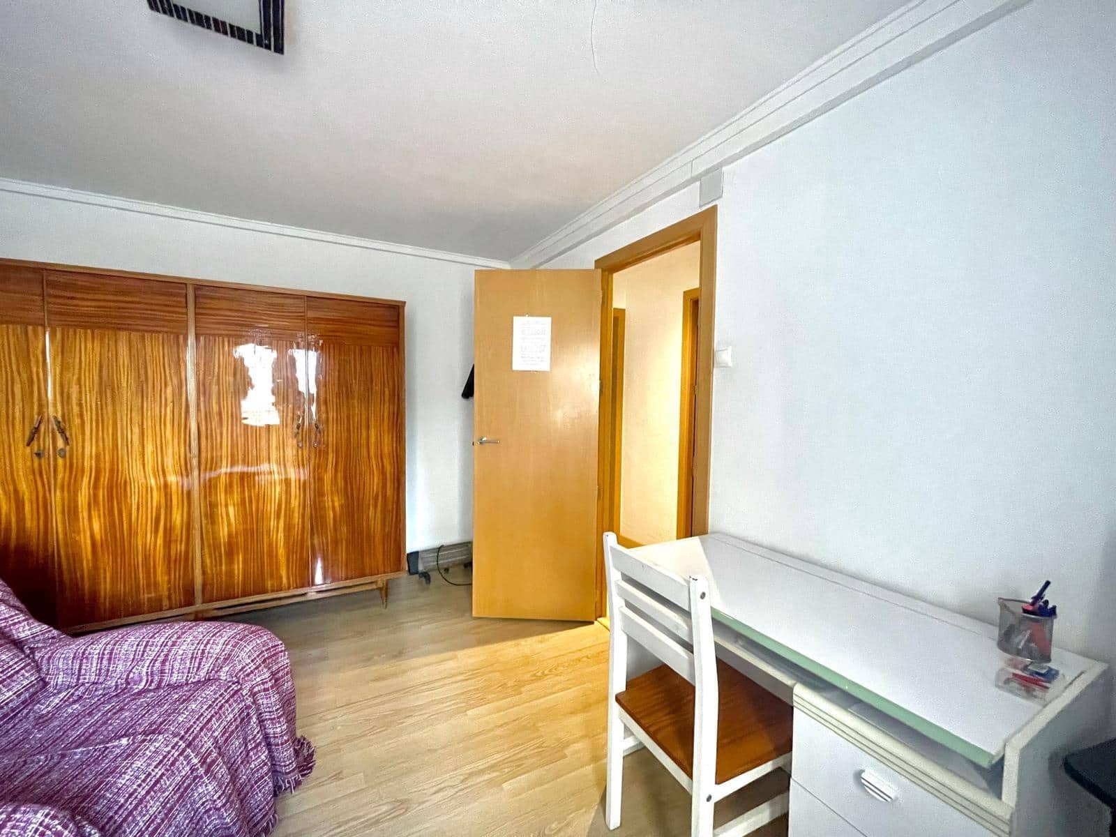4 Zimmer Apartment zu vermieten in Elche / Elx - 300 € (Ref: 9839465)