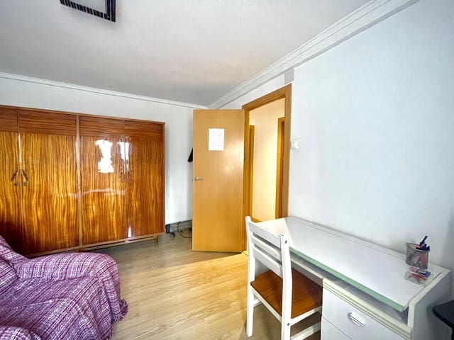 4 Zimmer Apartment zu vermieten in Elche / Elx - 300 € (Ref: 9839465)