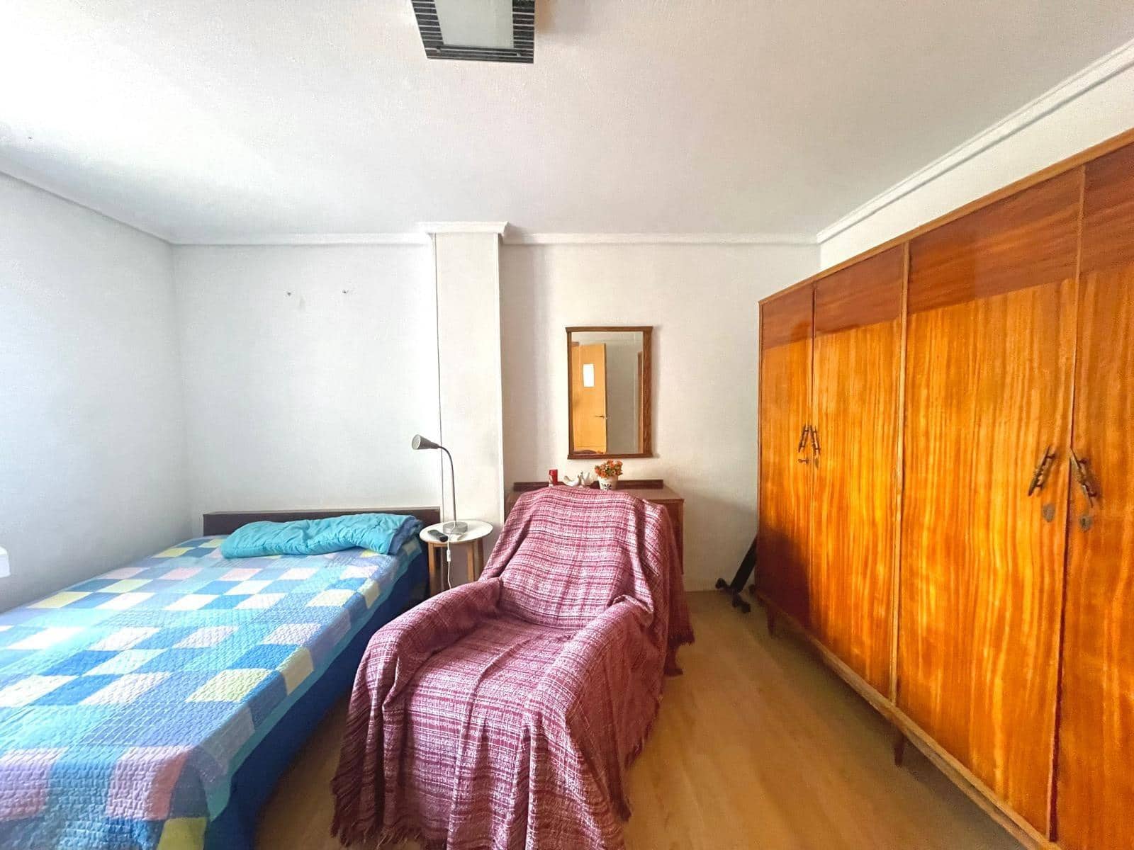 4 Zimmer Apartment zu vermieten in Elche / Elx - 300 € (Ref: 9839465)
