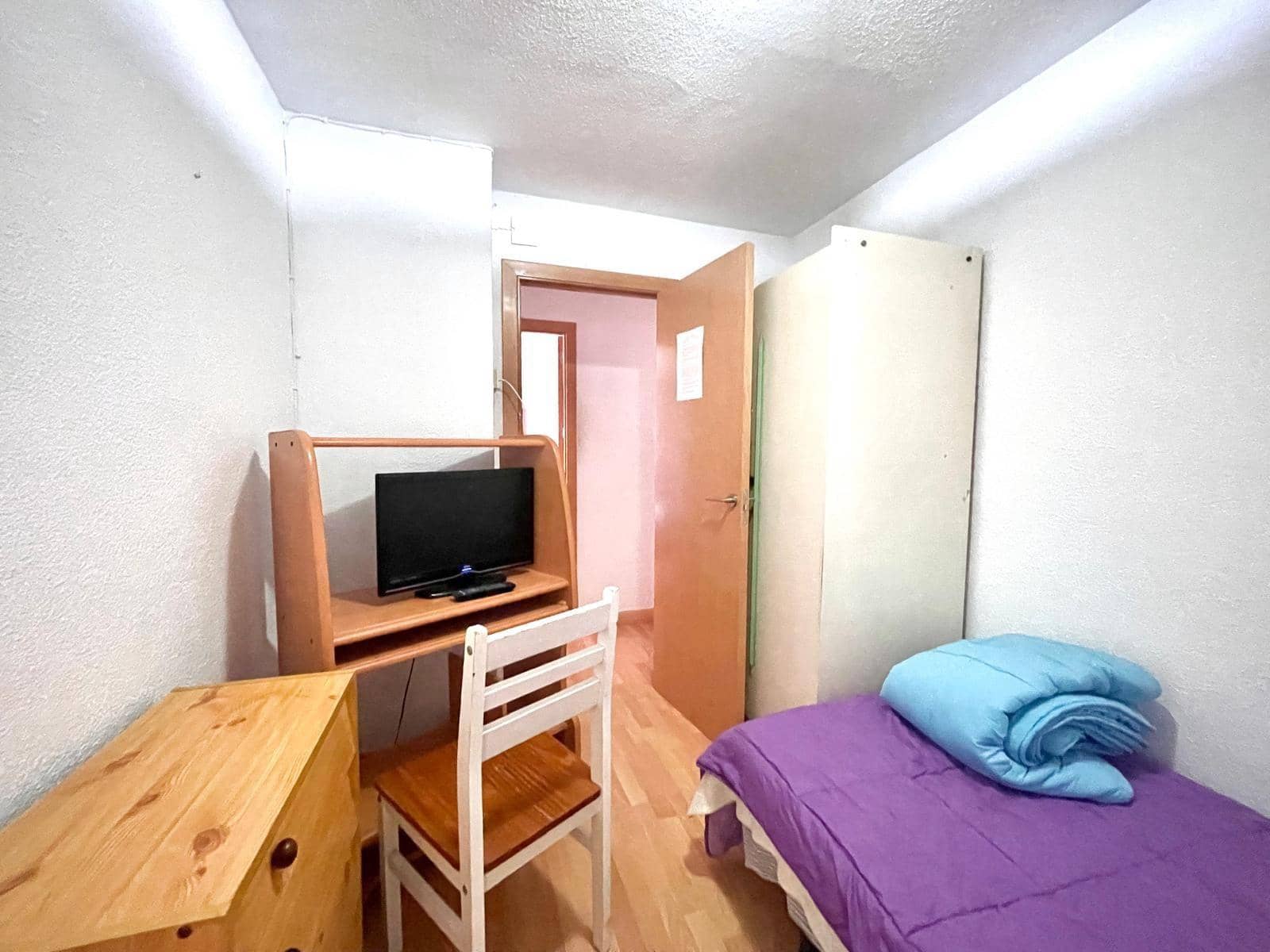 4 Zimmer Apartment zu vermieten in Elche / Elx - 300 € (Ref: 9839465)