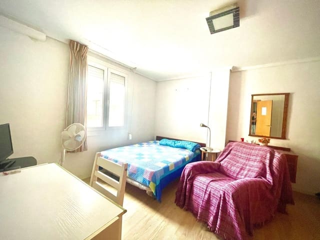 4 Zimmer Apartment zu vermieten in Elche / Elx - 300 € (Ref: 9839465)