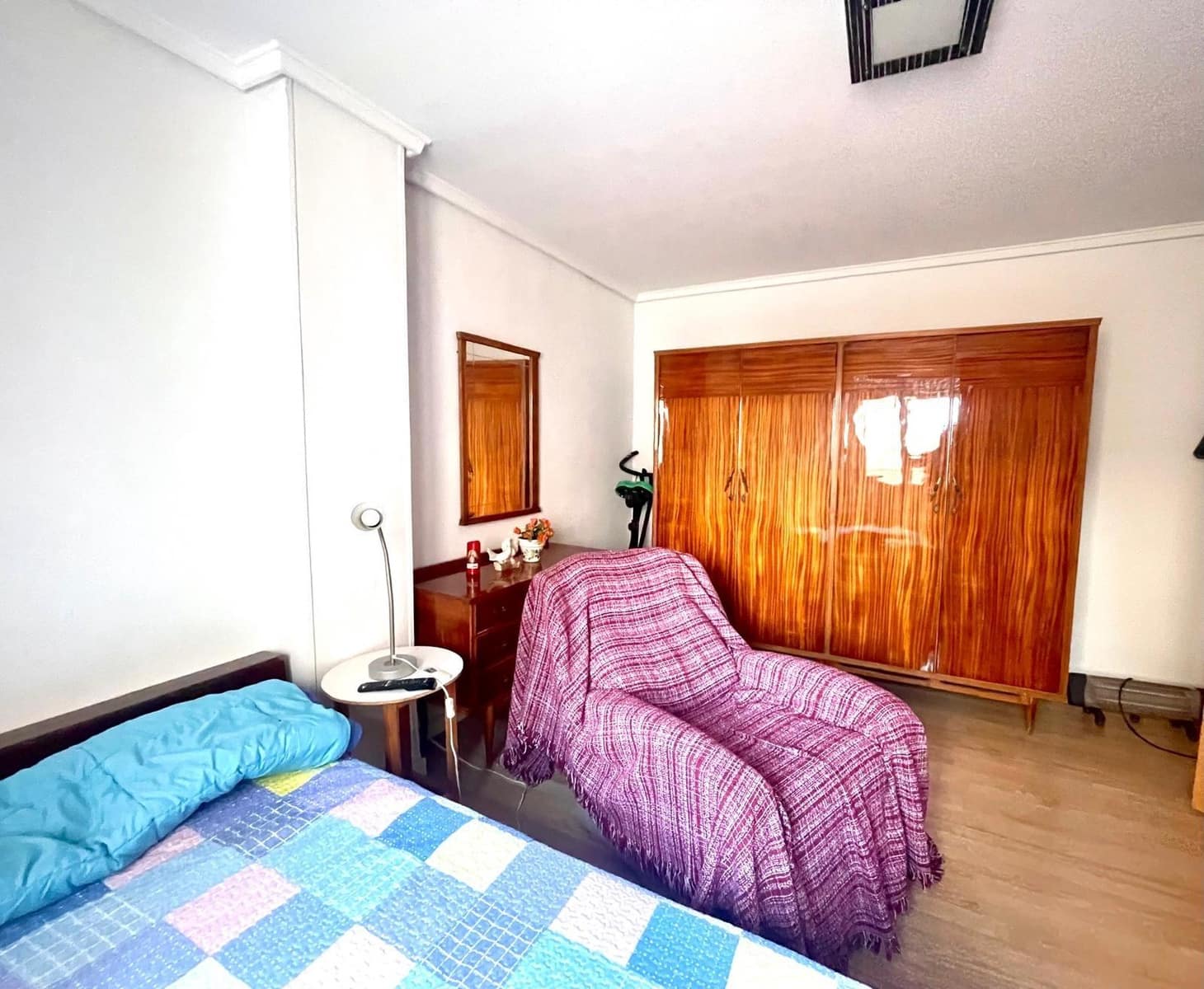 4 Zimmer Apartment zu vermieten in Elche / Elx - 300 € (Ref: 9839465)