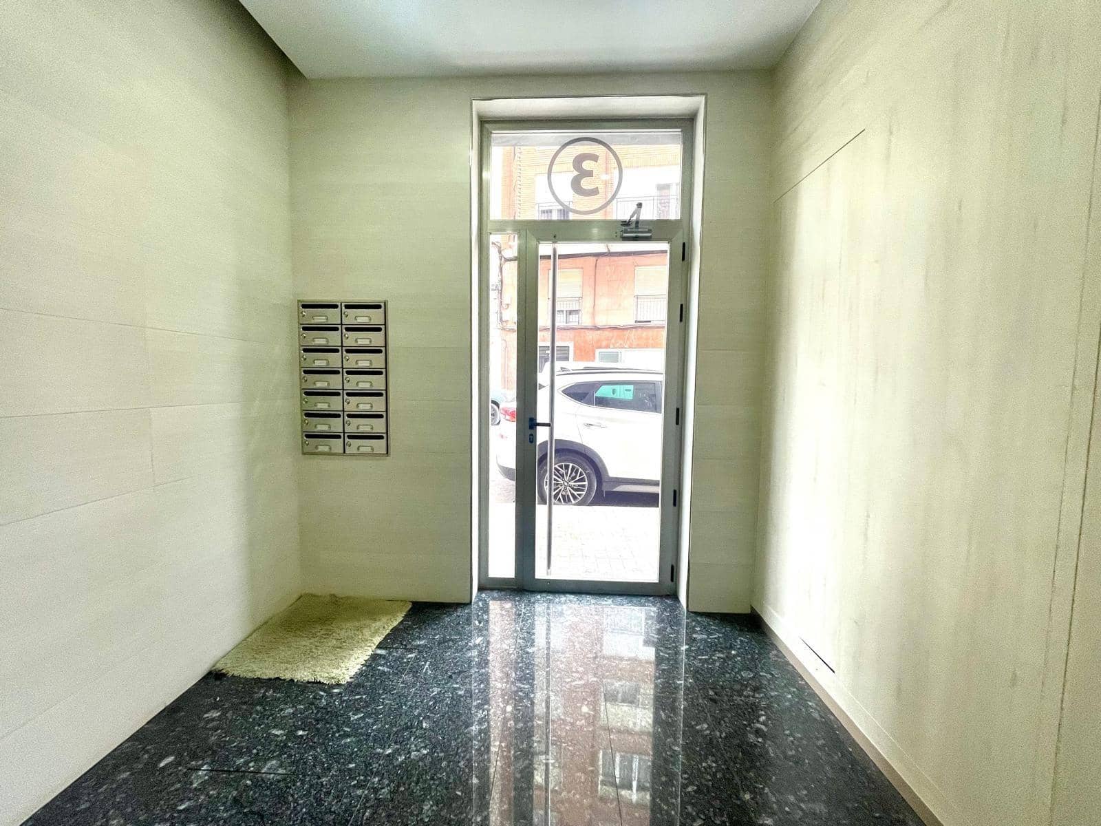 4 Zimmer Apartment zu vermieten in Elche / Elx - 300 € (Ref: 9839465)