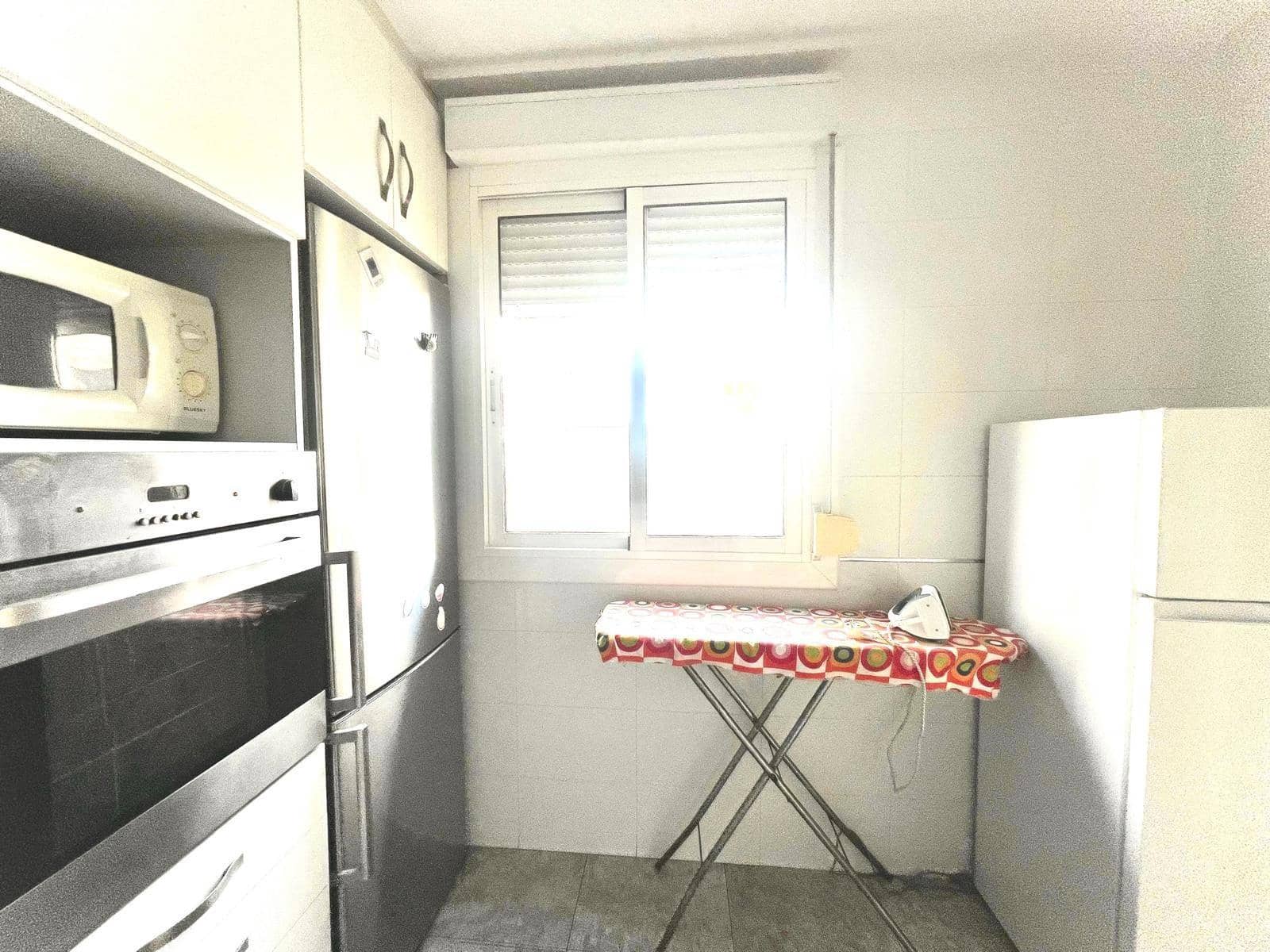 4 Zimmer Apartment zu vermieten in Elche / Elx - 300 € (Ref: 9839465)