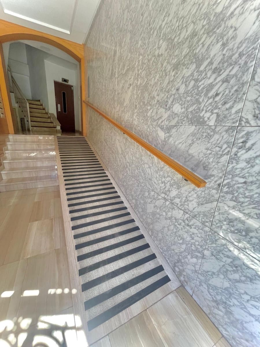 Piso de 3 habitaciones en Elche / Elx en venta con garaje - 195.000 € (Ref: 9843679)