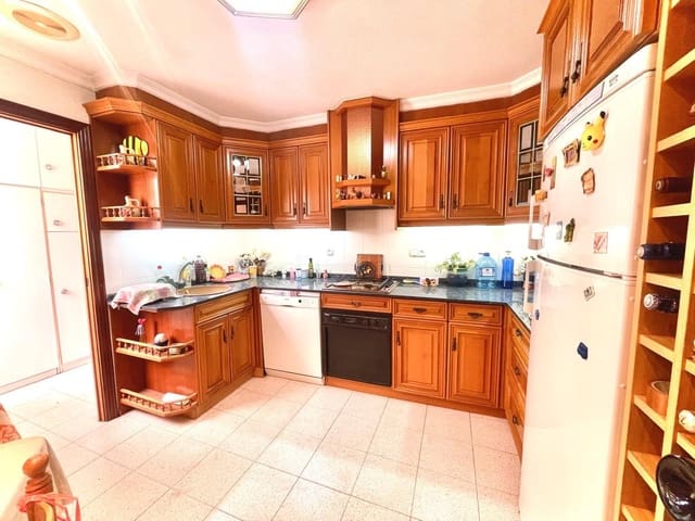 Piso de 3 habitaciones en Elche / Elx en venta con garaje - 195.000 € (Ref: 9843679)