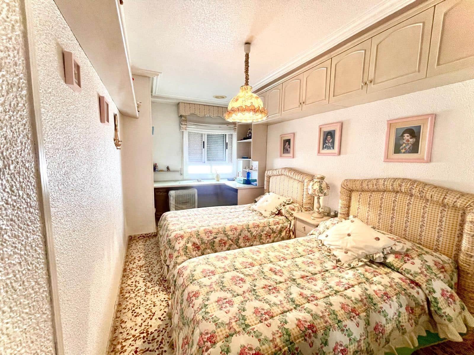 Piso de 3 habitaciones en Elche / Elx en venta con garaje - 195.000 € (Ref: 9843679)