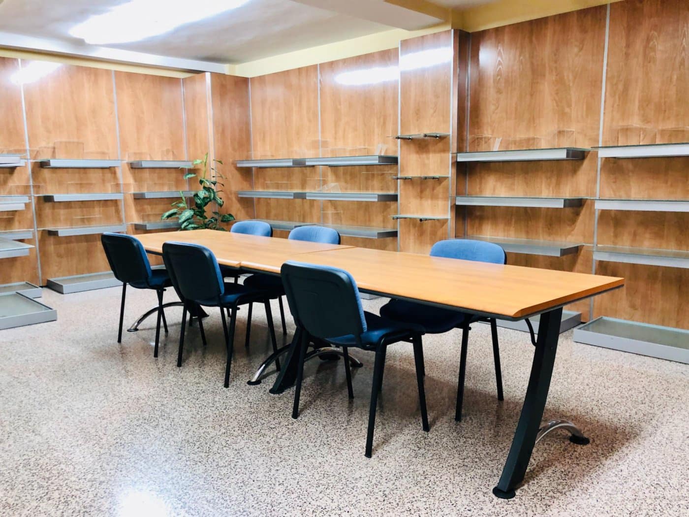 Office for rent in Elche / Elx - € 400 (Ref: 9865363)