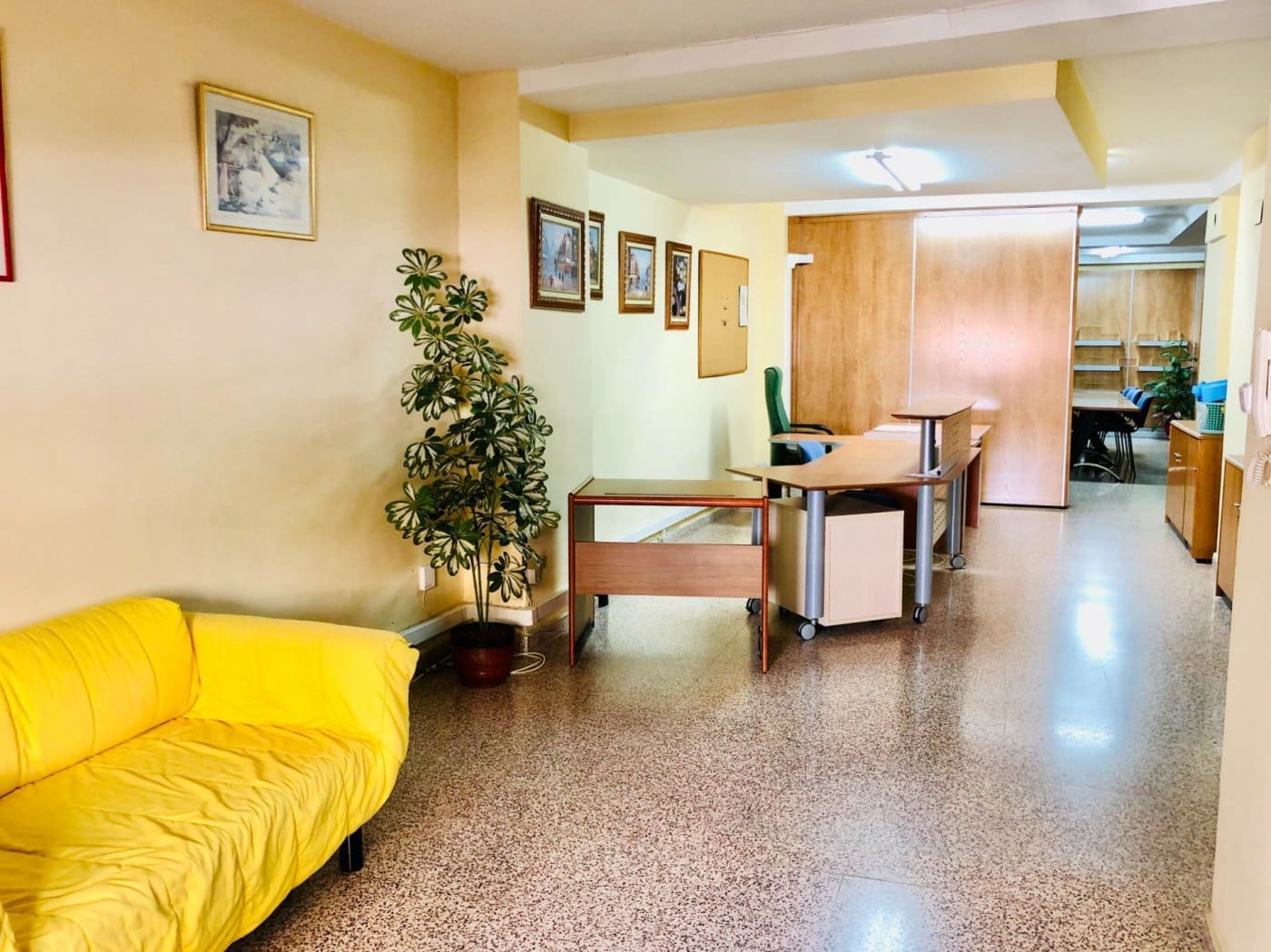 Office for rent in Elche / Elx - € 400 (Ref: 9865363)