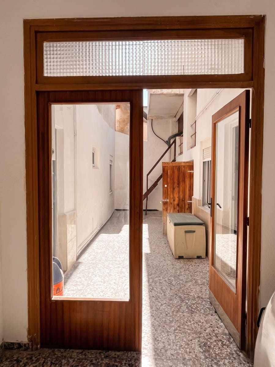 4 bedroom Apartment for sale in La Hoya - € 160,000 (Ref: 9884953)