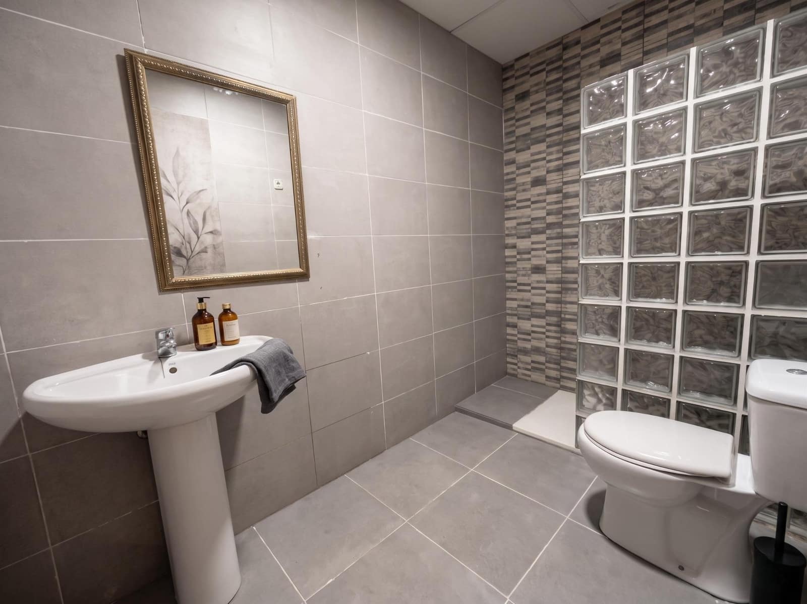 4 bedroom Apartment for sale in La Hoya - € 160,000 (Ref: 9884953)