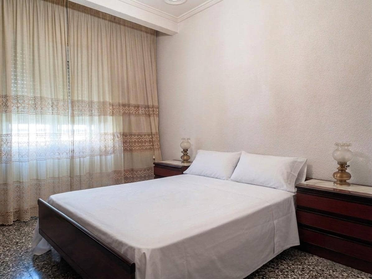 4 bedroom Flat for sale in Elche / Elx - € 195,000 (Ref: 9890537)