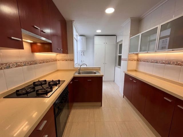 4 sovrum Lägenhet till salu i Elche / Elx - 195 000 € (Ref: 9890537)