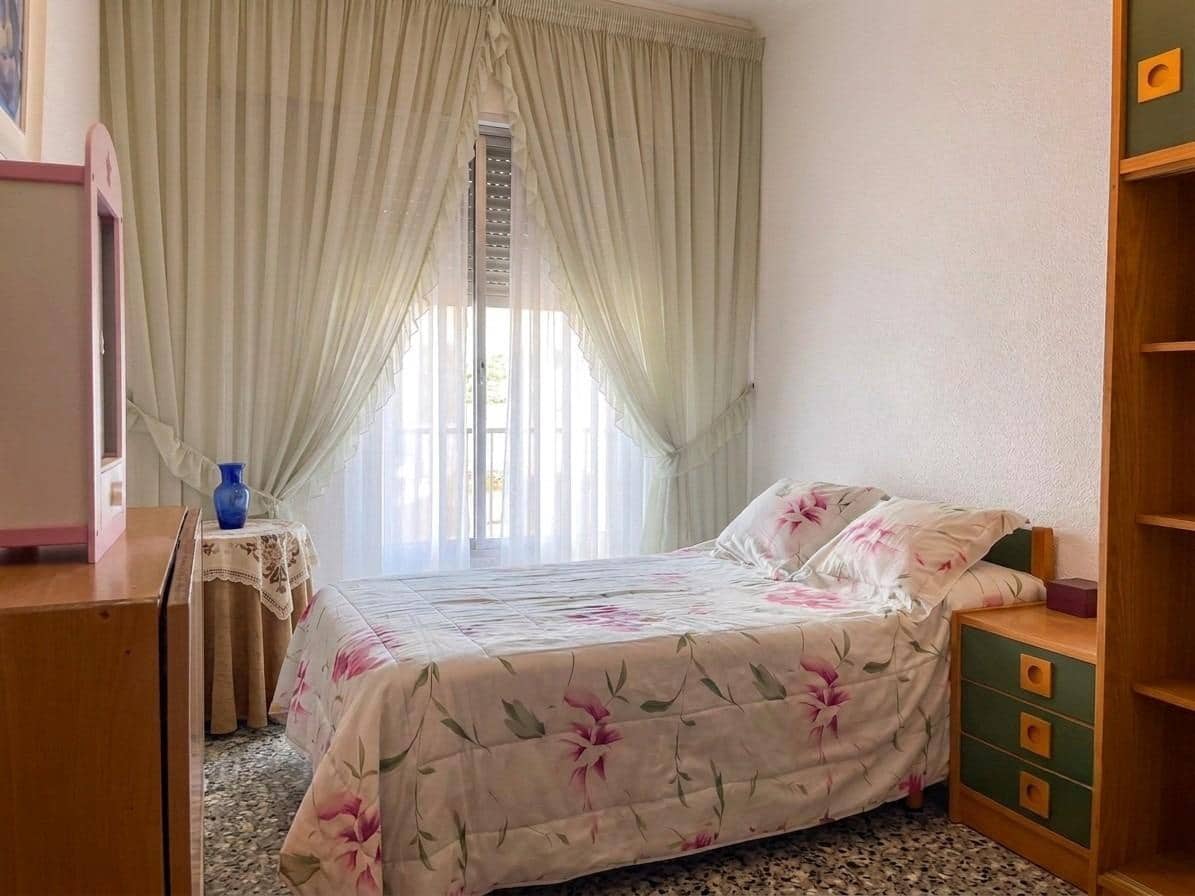 4 bedroom Flat for sale in Elche / Elx - € 195,000 (Ref: 9890537)