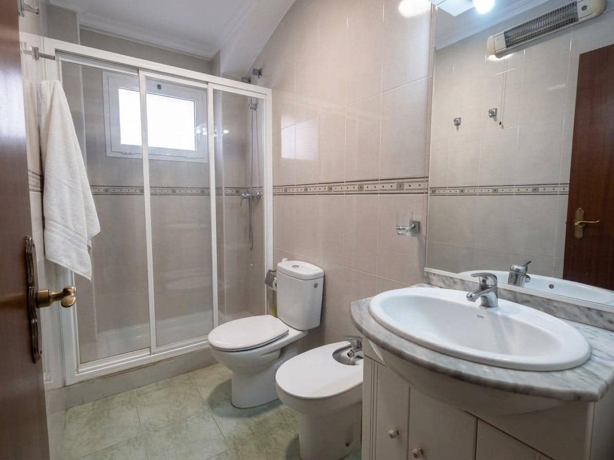 4 bedroom Flat for sale in Elche / Elx - € 195,000 (Ref: 9890537)