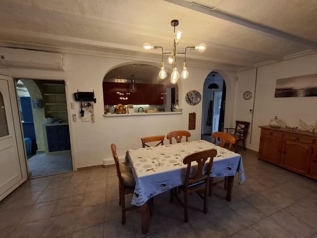 5 makuuhuone Huvila myytävänä paikassa Guardamar del Segura mukana uima-altaan - 445 000 € (Ref: 9949936)