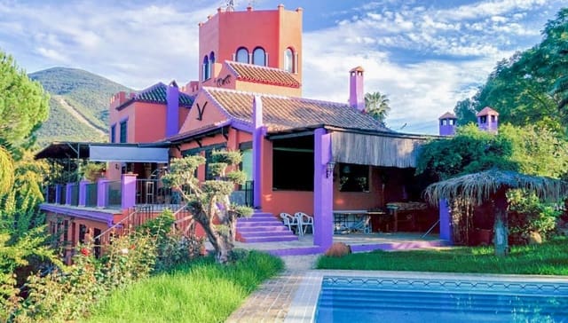 Chalet de 8 habitaciones en Alhaurín el Grande en venta con piscina garaje - 890.000 € (Ref: 9338829)