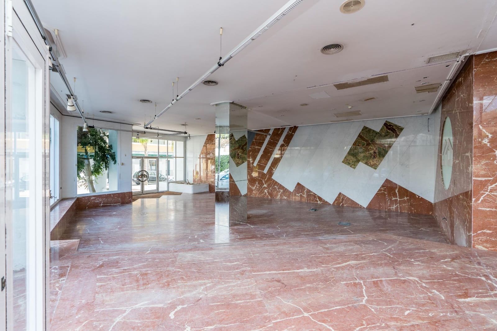 Commercial for sale in Fuengirola - € 940,000 (Ref: 9338881)