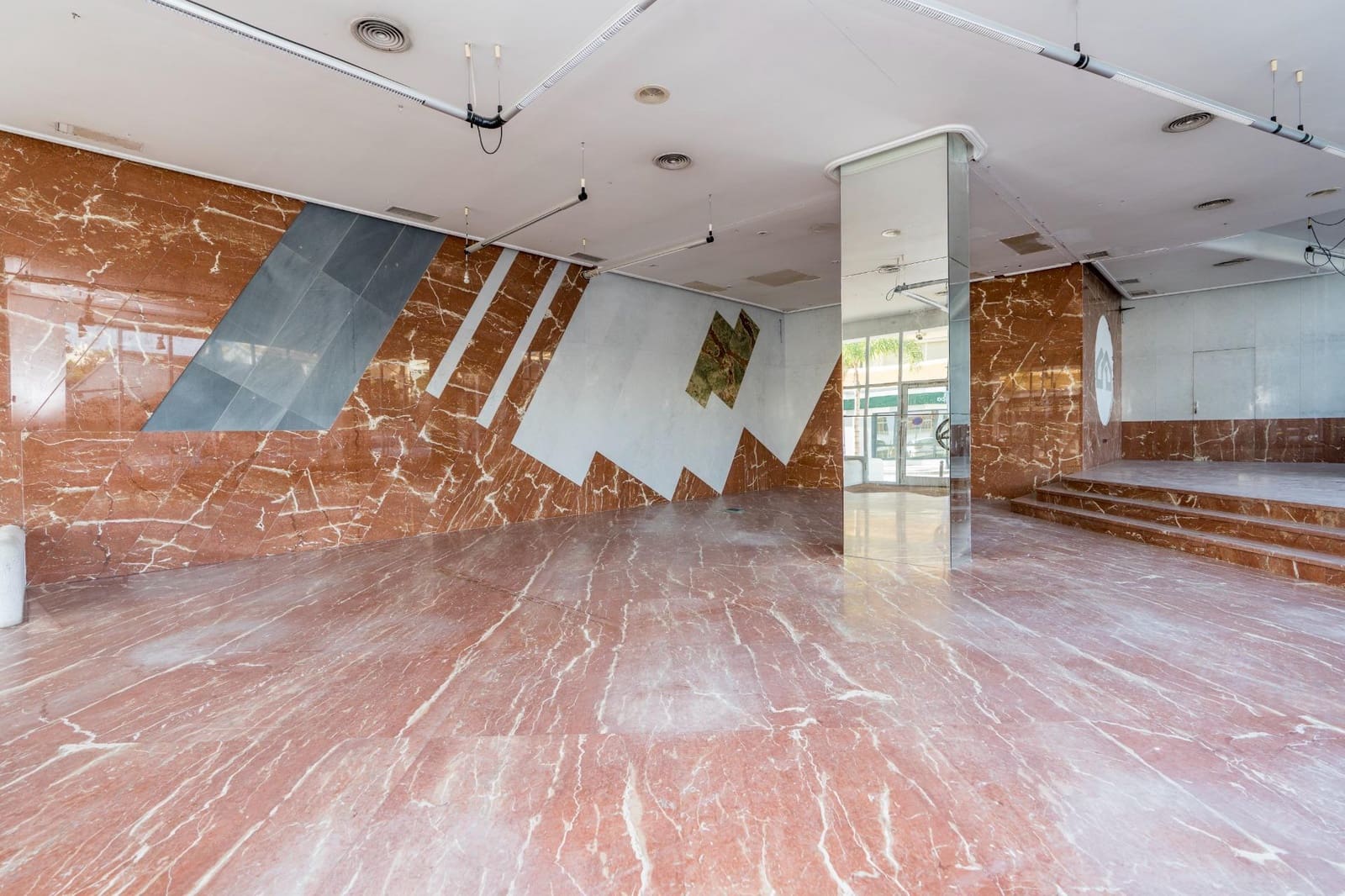 Commercial for sale in Fuengirola - € 940,000 (Ref: 9338881)