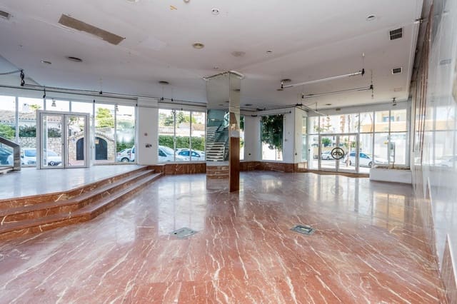Commercial for sale in Castillo Sohail, Fuengirola - € 940,000 (Ref: 9338881)