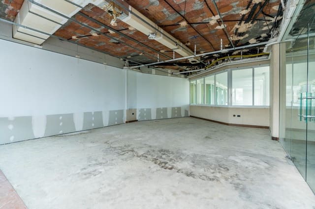 Commercial for sale in Castillo Sohail, Fuengirola - € 940,000 (Ref: 9338881)