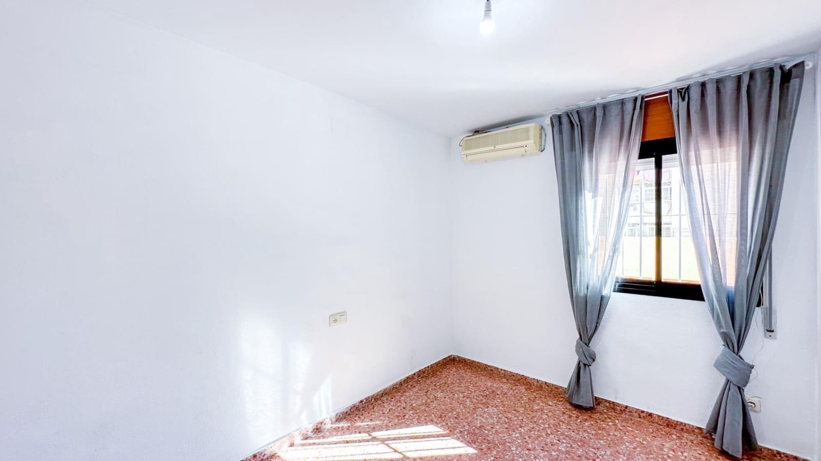 4 soveværelse Lejlighed til salg i Malaga by med swimmingpool - € 450.000 (Ref: 9338888)