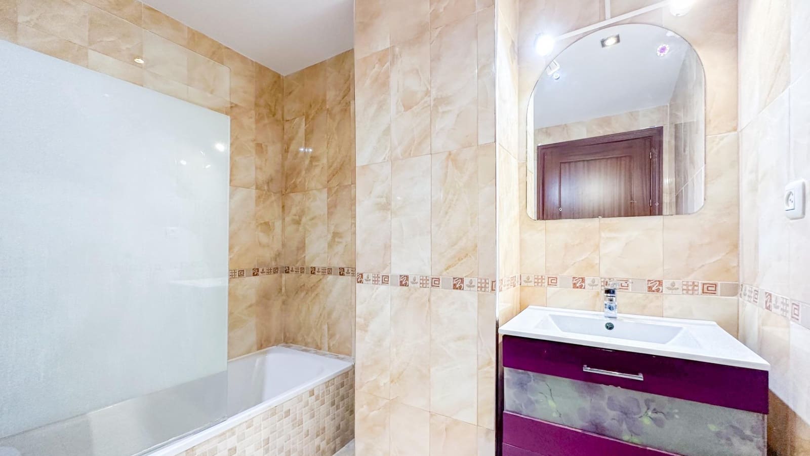 4 soveværelse Lejlighed til salg i Malaga by med swimmingpool - € 450.000 (Ref: 9338888)