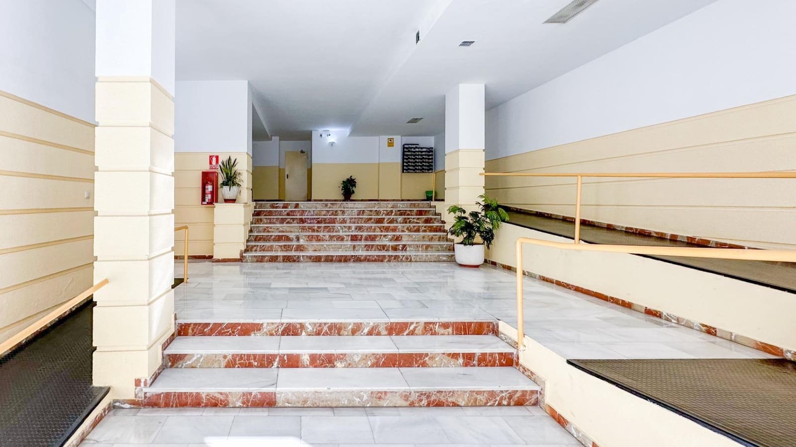 4 soveværelse Lejlighed til salg i Malaga by med swimmingpool - € 450.000 (Ref: 9338888)