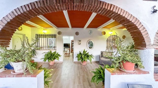 12 makuuhuone Huvila myytävänä paikassa Alhaurín el Grande mukana uima-altaan 
autotalli - 960 000 € (Ref: 9338889)