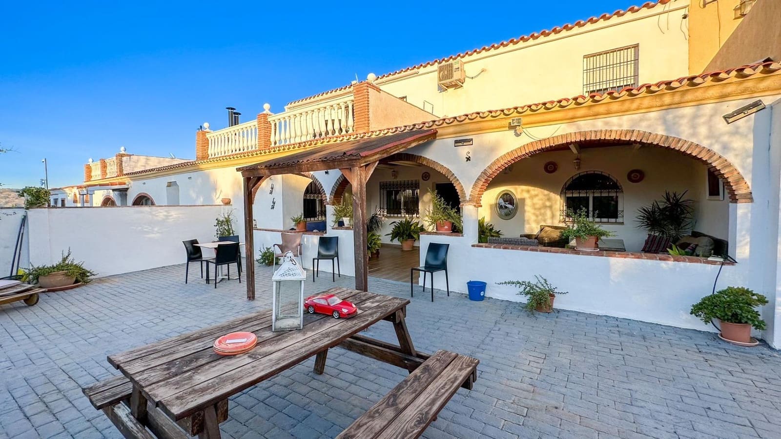 12 makuuhuone Huvila myytävänä paikassa Alhaurin el Grande mukana uima-altaan 
autotalli - 960 000 € (Ref: 9338889)