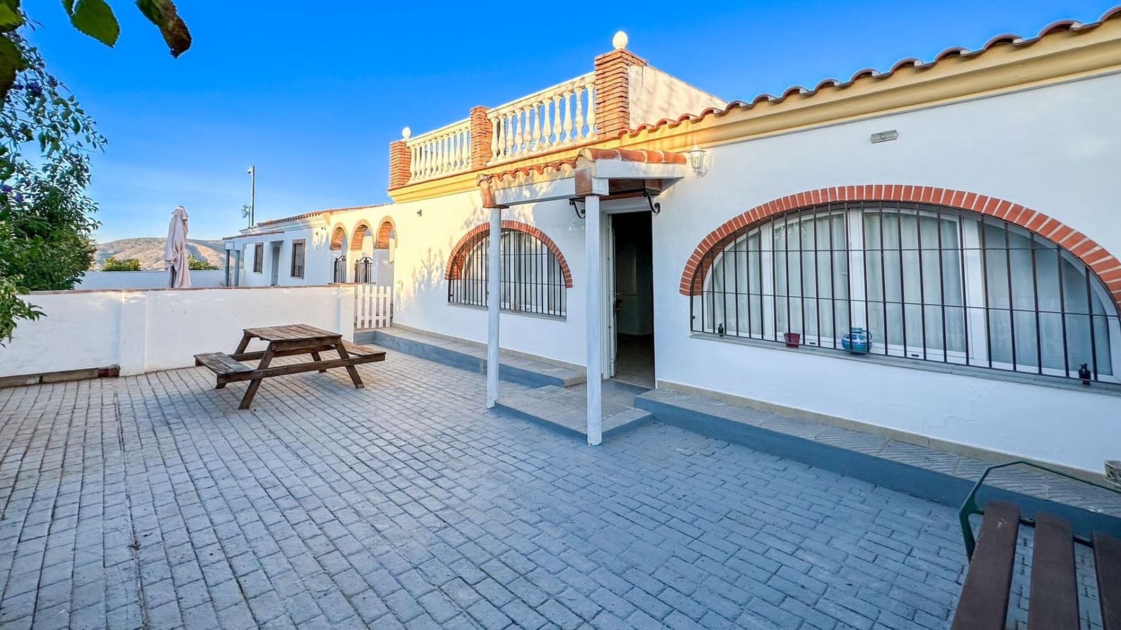 12 makuuhuone Huvila myytävänä paikassa Alhaurin el Grande mukana uima-altaan 
autotalli - 960 000 € (Ref: 9338889)