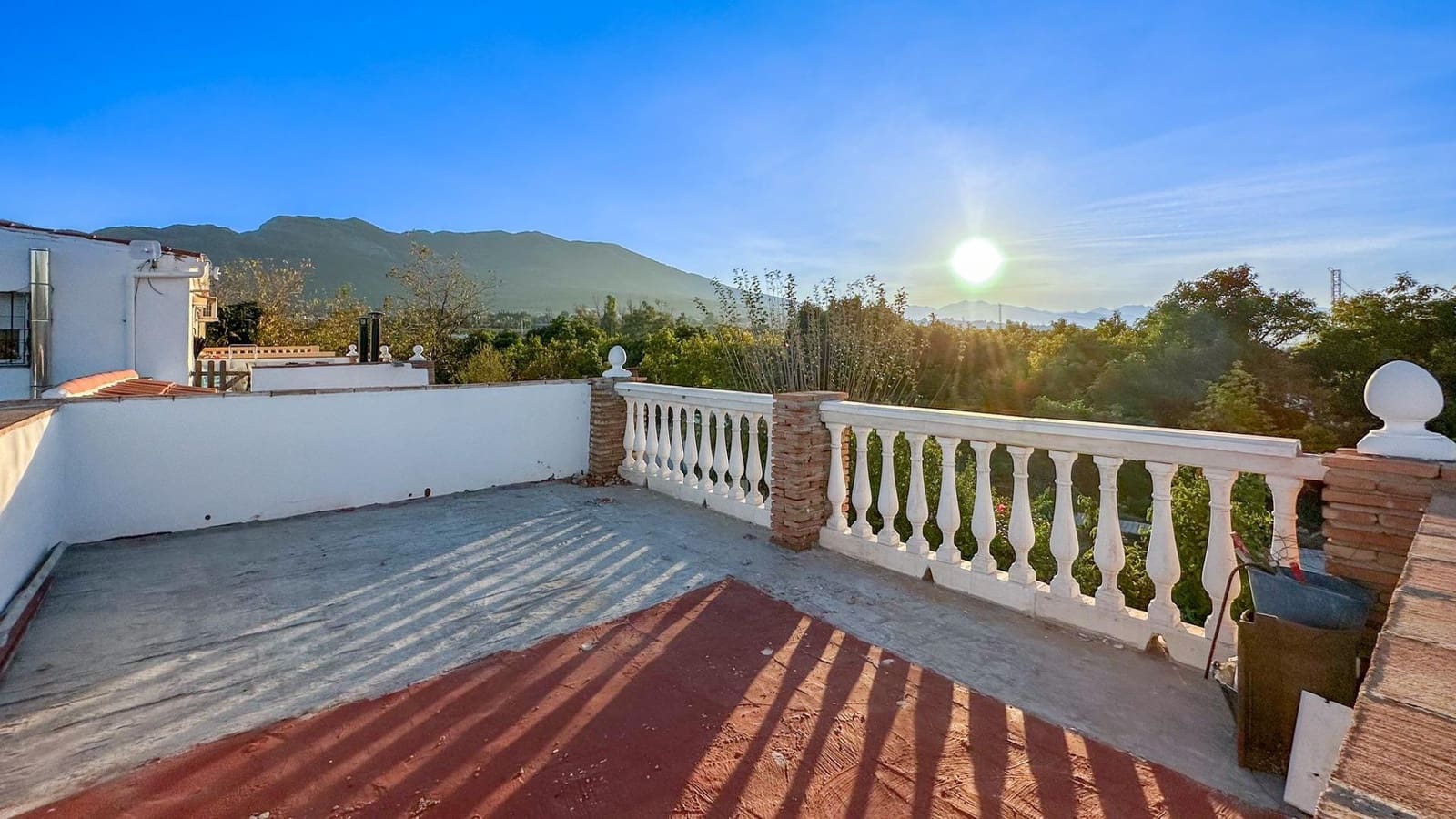 12 makuuhuone Huvila myytävänä paikassa Alhaurin el Grande mukana uima-altaan 
autotalli - 960 000 € (Ref: 9338889)