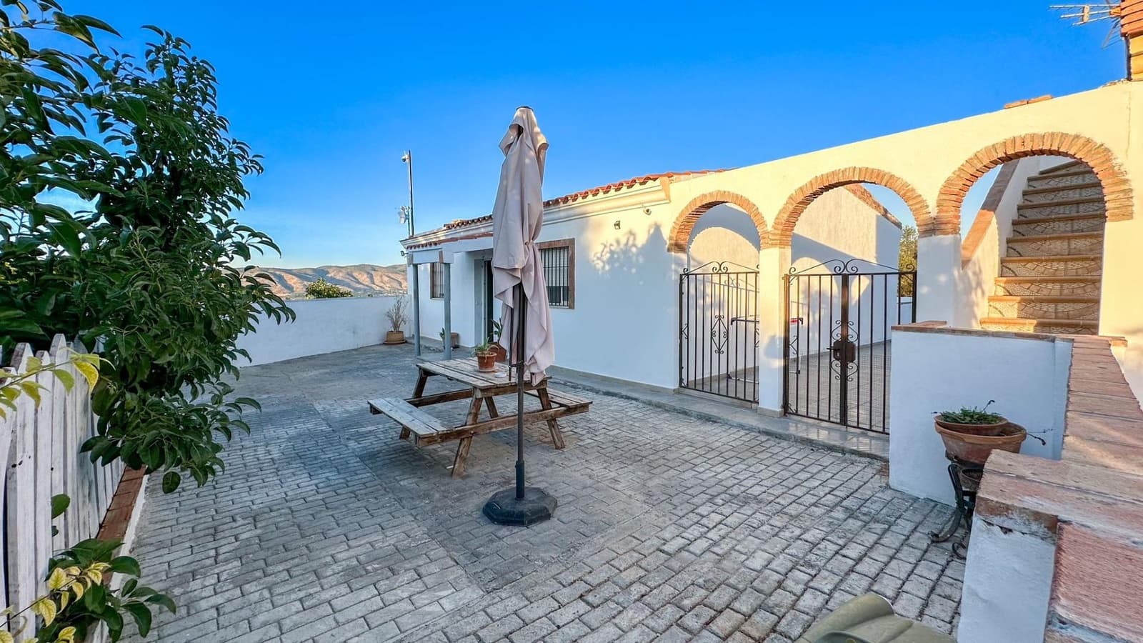 12 makuuhuone Huvila myytävänä paikassa Alhaurin el Grande mukana uima-altaan 
autotalli - 960 000 € (Ref: 9338889)