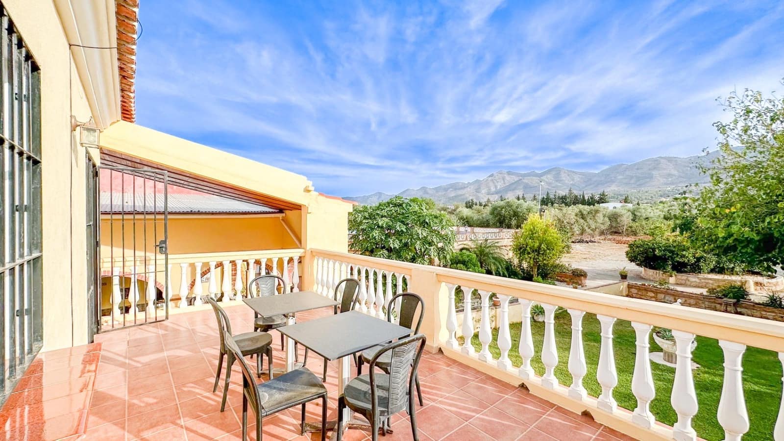 12 sypialnia Willa na sprzedaż w Alhaurin el Grande z basenem garażem - 990 000 € (Ref: 9338890)