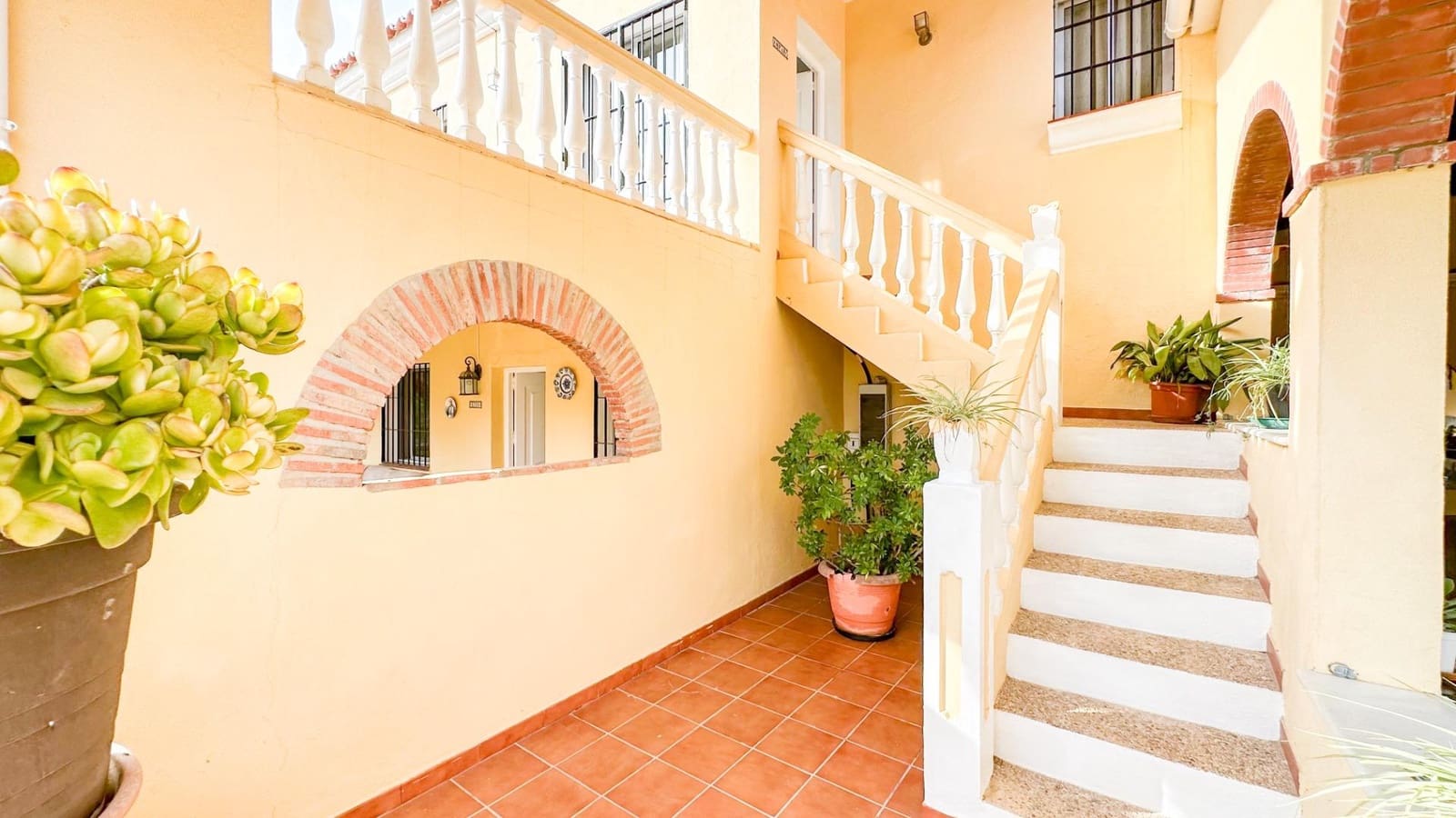 12 sypialnia Willa na sprzedaż w Alhaurin el Grande z basenem garażem - 990 000 € (Ref: 9338890)