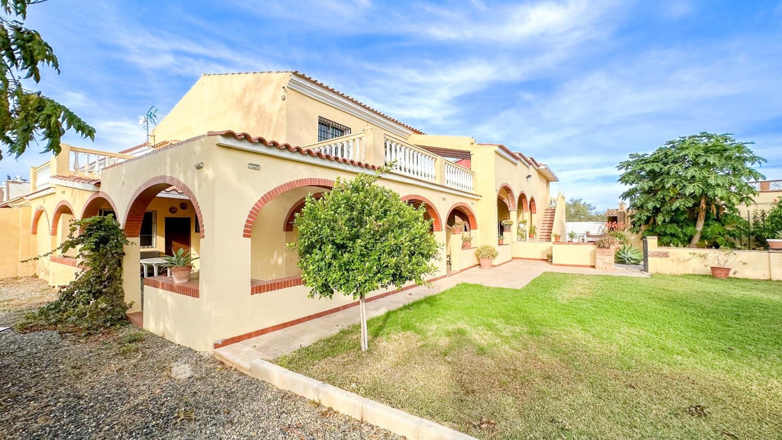 12 sypialnia Willa na sprzedaż w Alhaurin el Grande z basenem garażem - 990 000 € (Ref: 9338890)