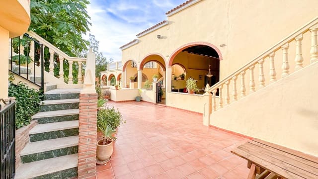 12 sypialnia Willa na sprzedaż w Alhaurín el Grande z basenem garażem - 990 000 € (Ref: 9338890)