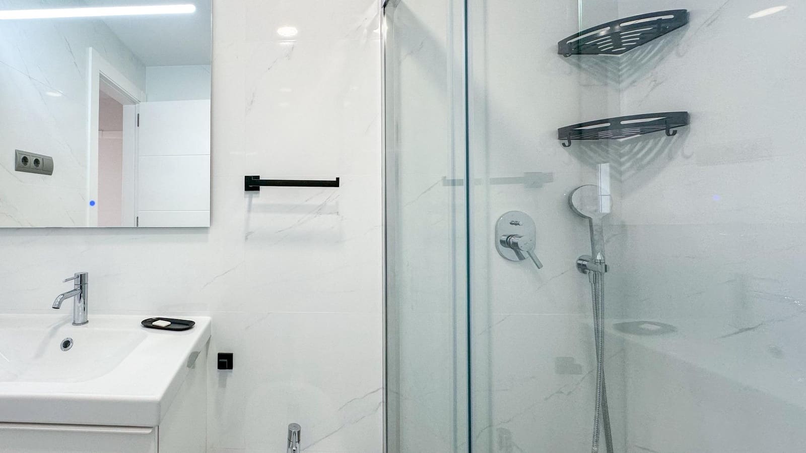 1 bedroom Flat for rent in Churriana with pool garage - € 1,800 (Ref: 9338895)