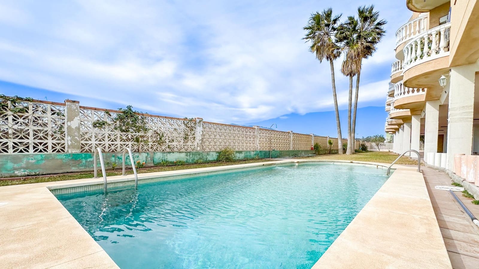 1 bedroom Flat for rent in Churriana with pool garage - € 1,800 (Ref: 9338895)