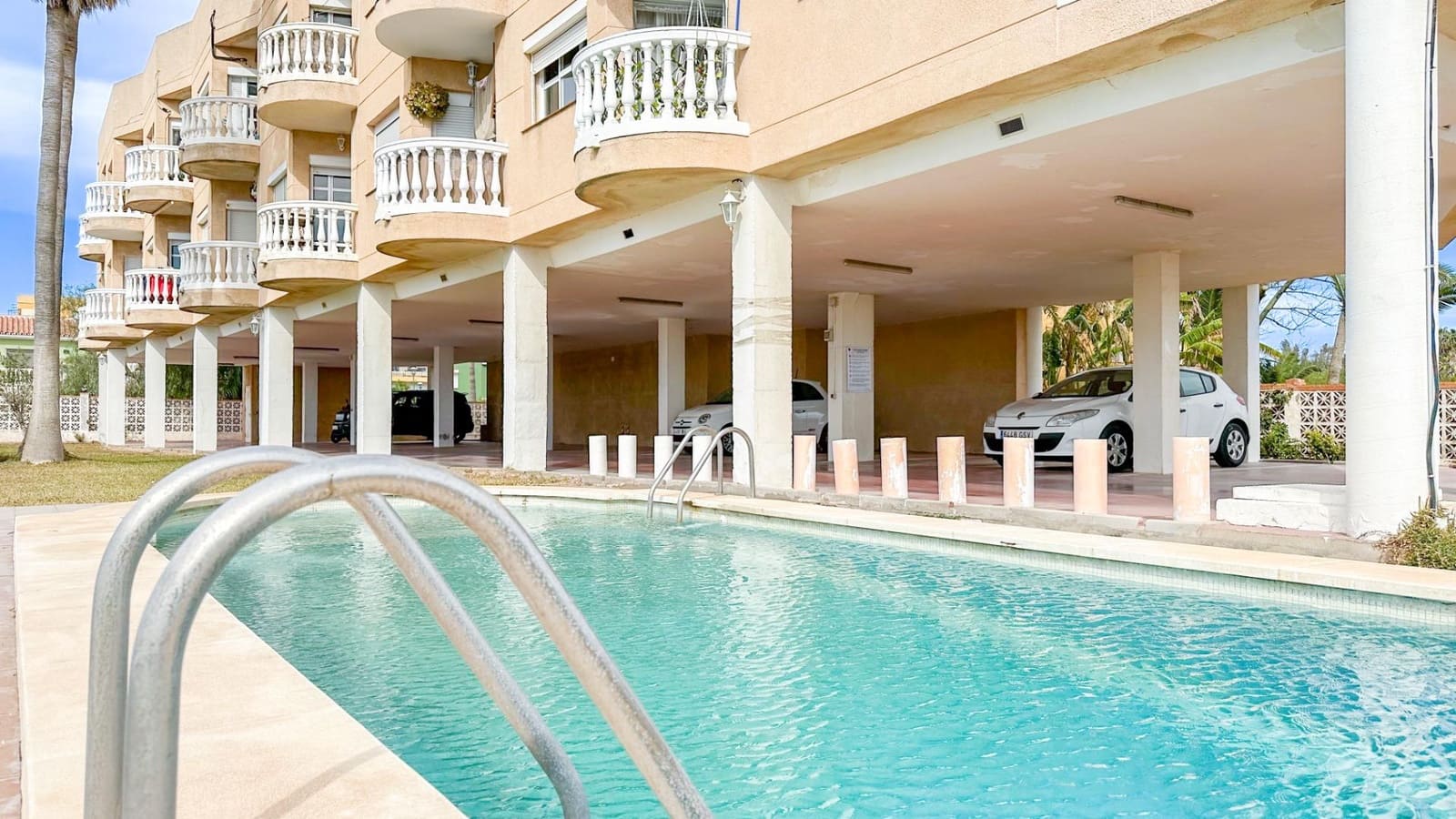 1 bedroom Flat for rent in Churriana with pool garage - € 1,800 (Ref: 9338895)